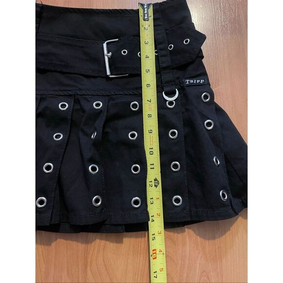 Tripp NYC Grommet Pleated Buckle Mini Skirt Women’s Size S - Picture 6 of 7